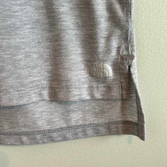 *SOLD* The North Face Top, Size Medium - Picture 4 of 7